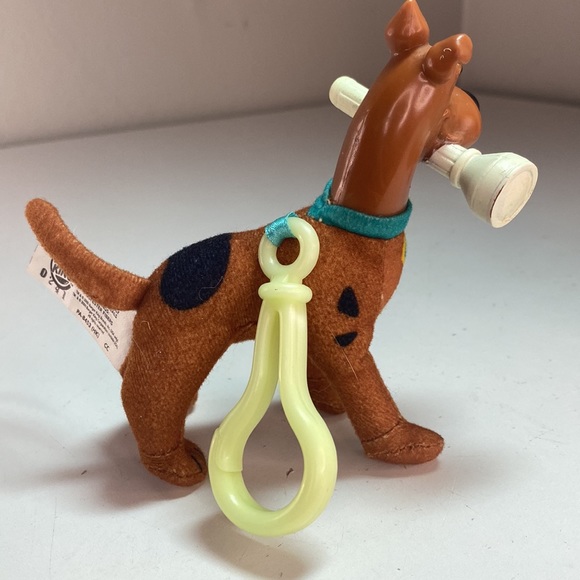 Vintage Burger King 2000 Scooby Doo Holding a Flashlight Key Chain - Picture 8 of 9